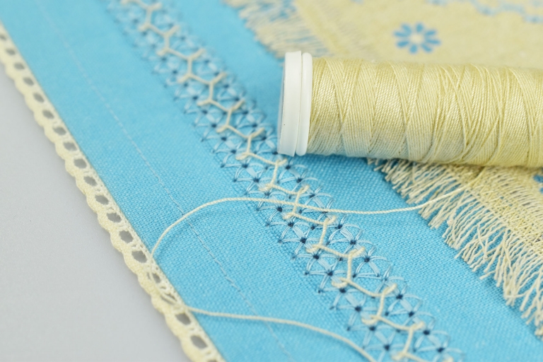 sparnuota-adata-buitinei-siuvimo-masinai-schmetz-hemstitch-wing-2-768x512