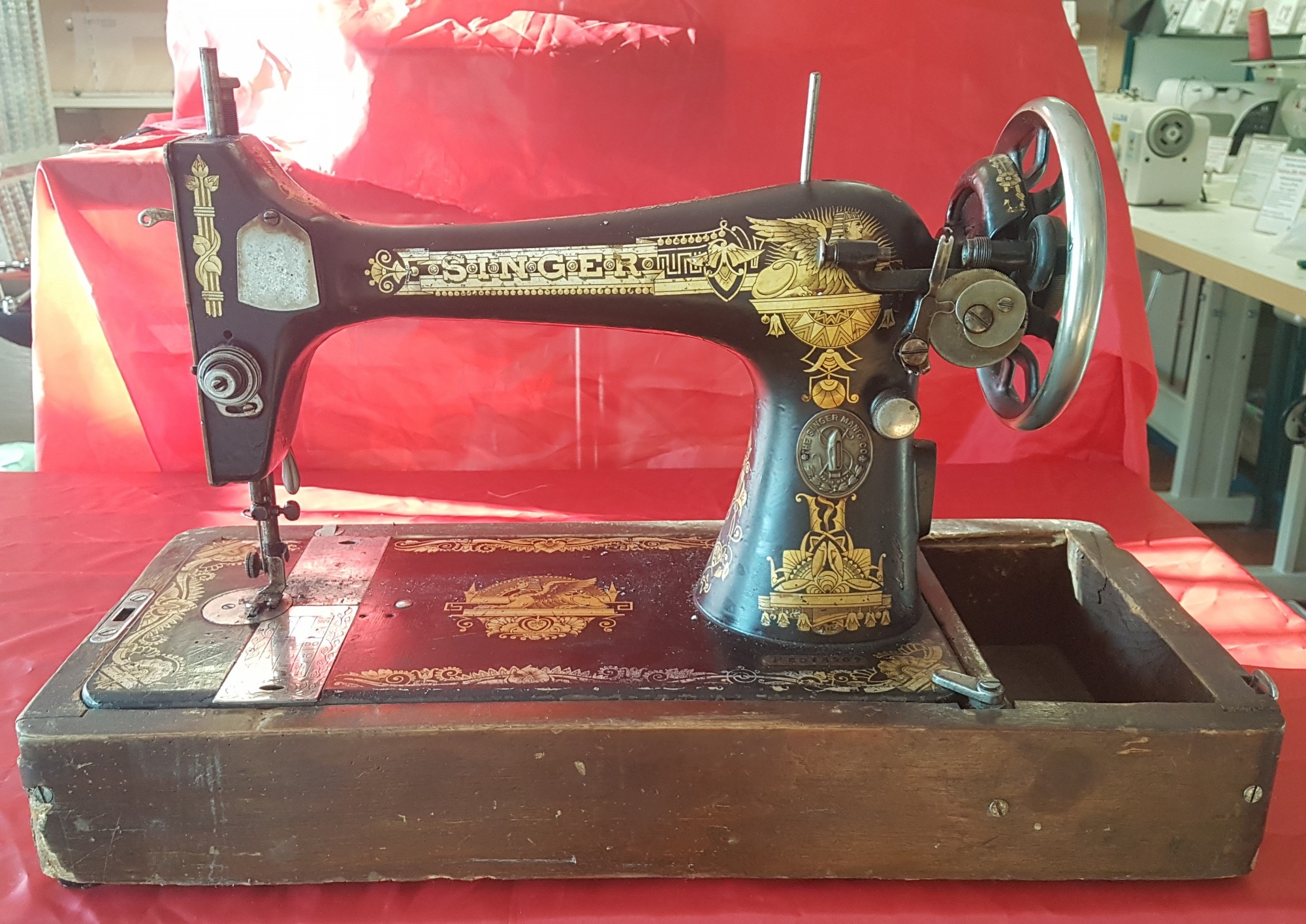 (Naudota) Antikvarinė siuvimo mašina Singer model 27