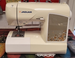 (VITRINA, gelsvas) Kompiuterizuota siuvimo mašina Jaguar DQS405