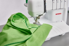 Плоскошовная швейная машина BERNINA L620
