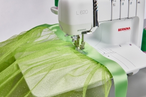 Плоскошовная швейная машина BERNINA L620