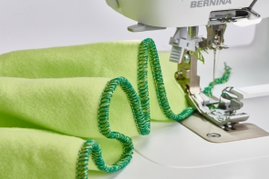 Krašto apmėtymo mašina (overlokas) BERNINA L660