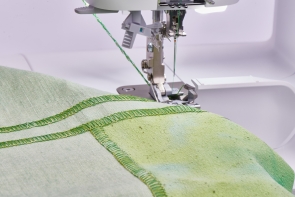 Krašto apmėtymo mašina (overlokas) BERNINA L660