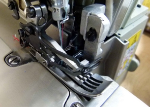 LIJIA L8600T-D overlokas su apatiniu ir viršutiniu transp. ir integruotu servo varikliu